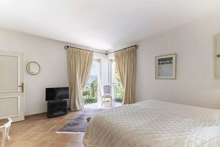 Image No.32-6 Bed House for sale