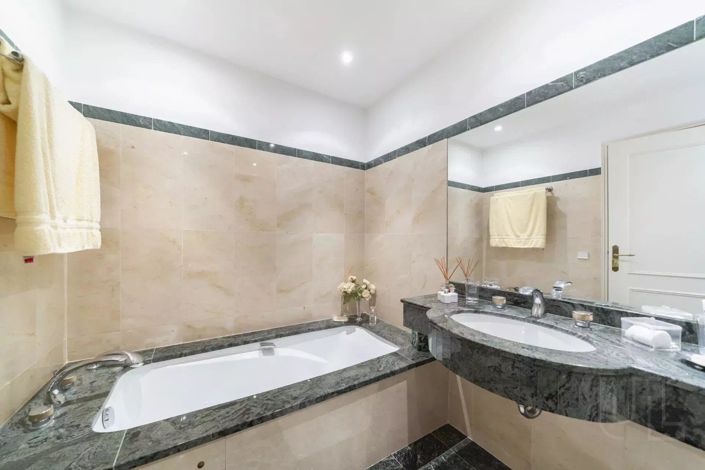 Image No.33-6 Bed House for sale