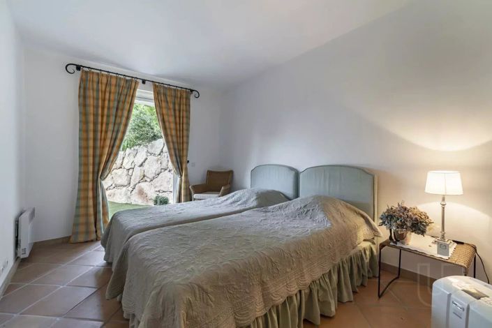 Image No.34-6 Bed House for sale