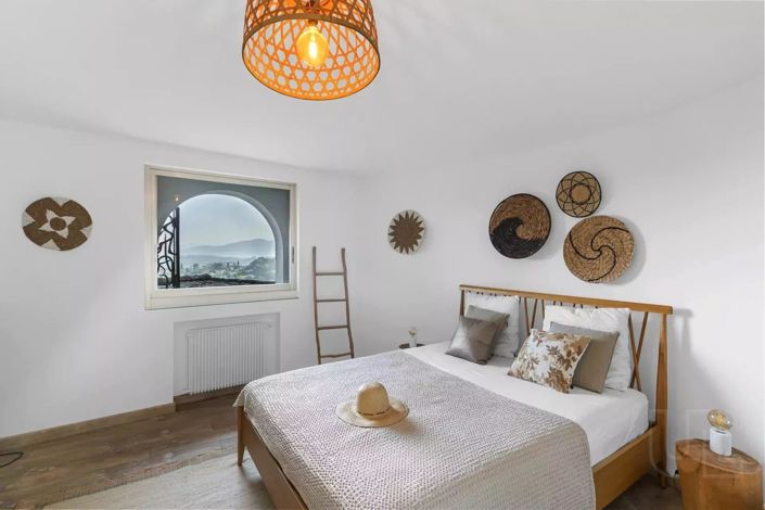 Image No.9-5 Bed House for sale