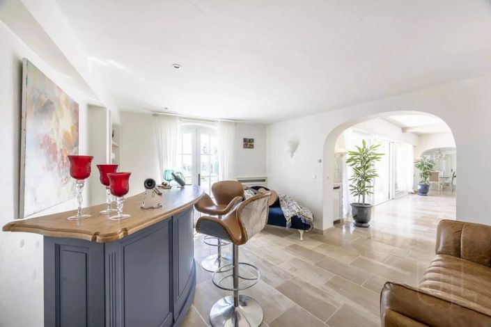 Image No.10-9 Bed House for sale