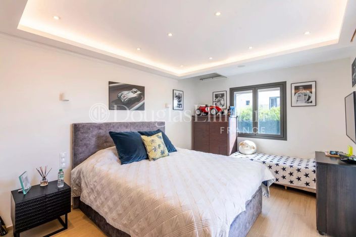 Image No.11-5 Bed House for sale