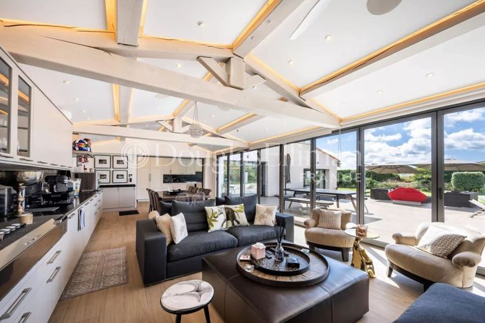 Image No.5-5 Bed House for sale