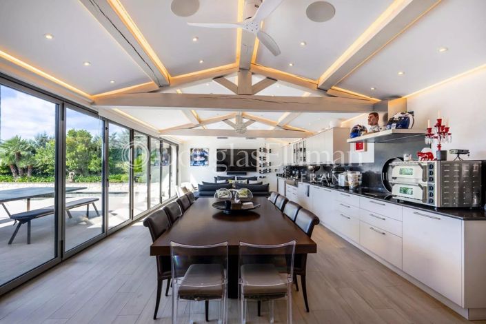 Image No.6-5 Bed House for sale