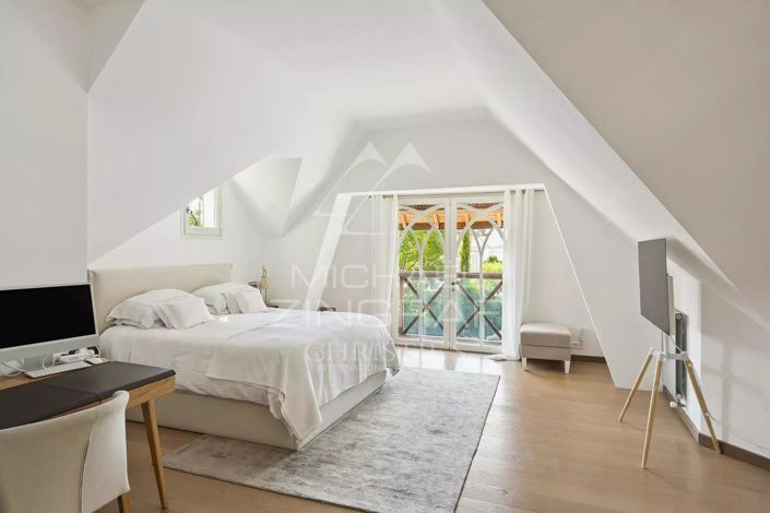 Image No.10-6 Bed House for sale