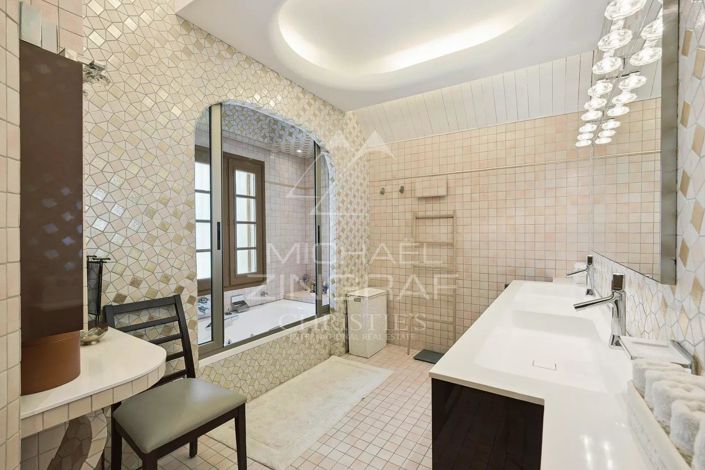 Image No.8-6 Bed House for sale