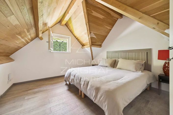 Image No.9-6 Bed House for sale