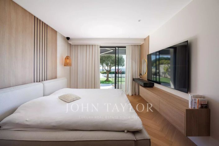 Image No.10-5 Bed House for sale