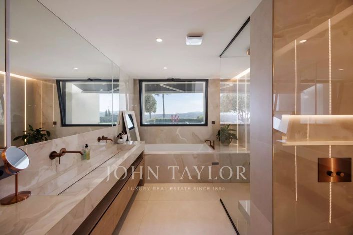 Image No.11-5 Bed House for sale