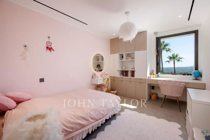 Image No.15-5 Bed House for sale