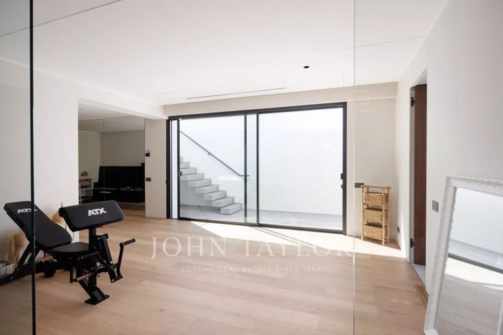 Image No.20-5 Bed House for sale