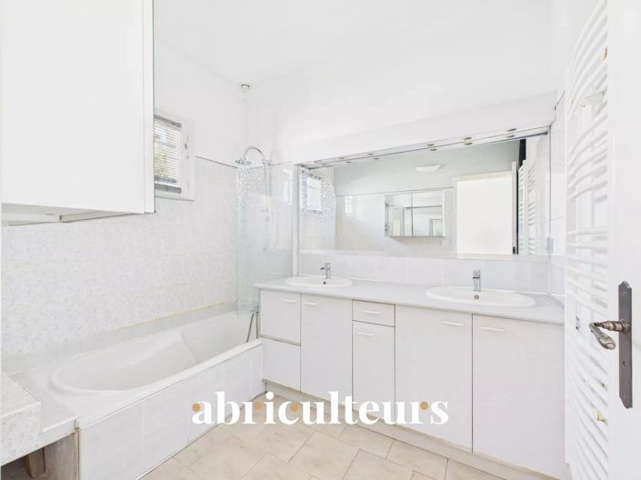 Image No.14-3 Bed House for sale