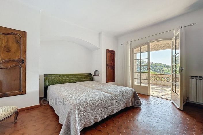 Image No.14-6 Bed House for sale