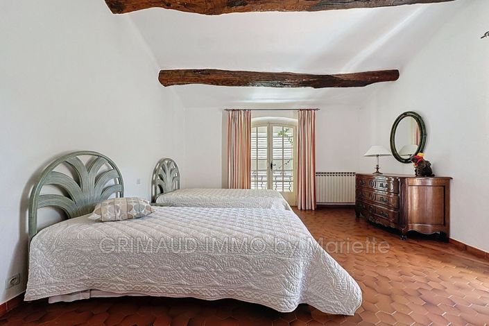 Image No.16-6 Bed House for sale