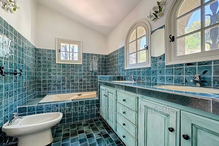 Image No.17-6 Bed House for sale