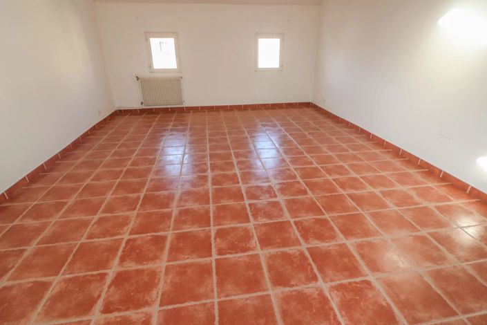 Image No.12-5 Bed House for sale