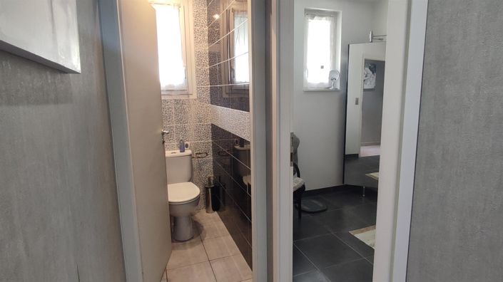 Image No.8-4 Bed House for sale