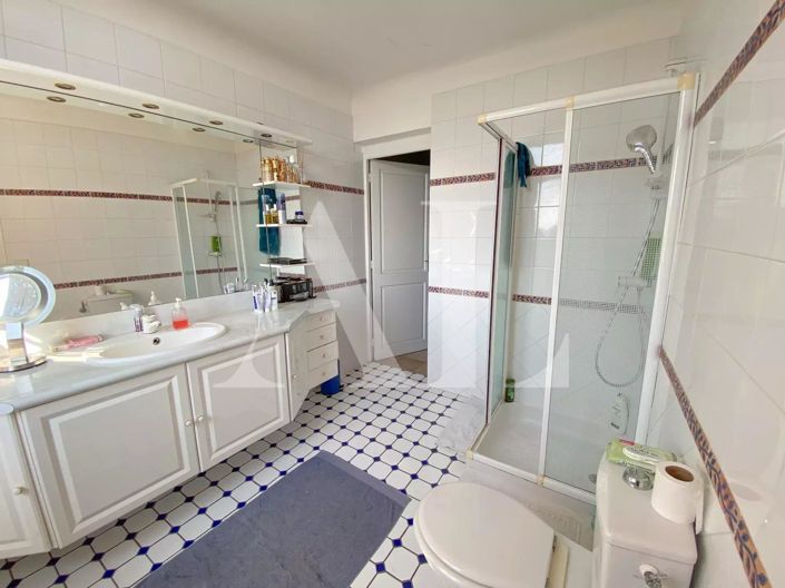 Image No.7-4 Bed House for sale