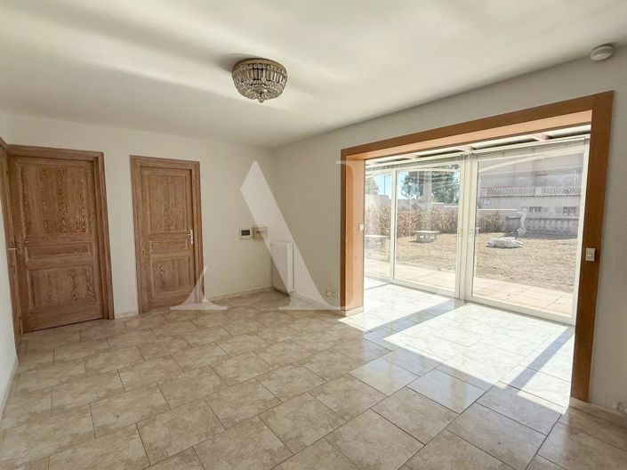 Image No.10-2 Bed House for sale