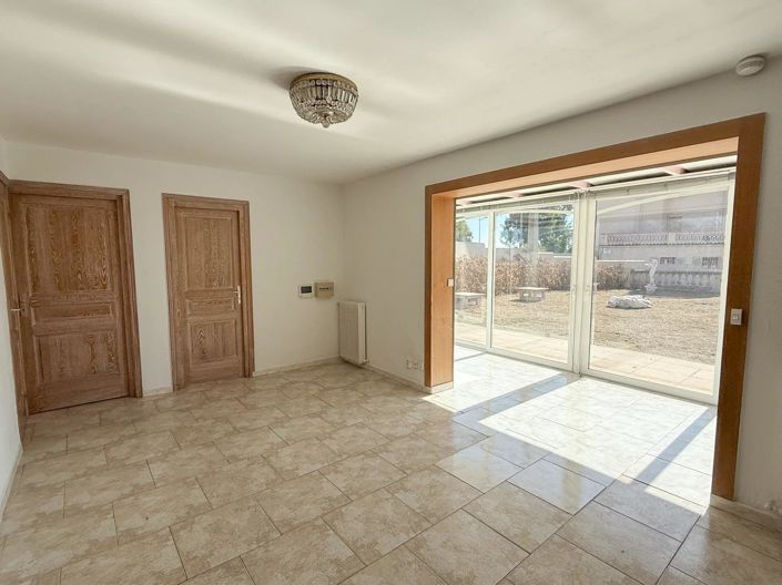 Image No.10-2 Bed House for sale