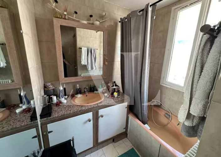 Image No.6-2 Bed House for sale