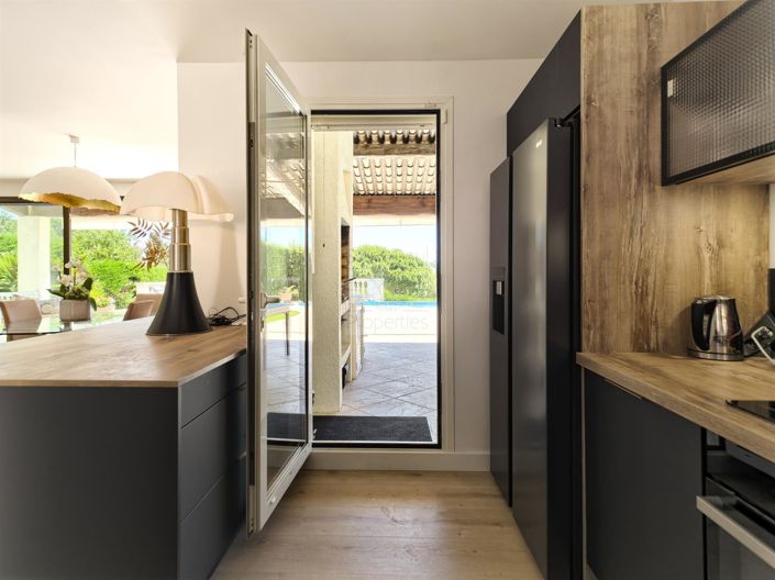 Image No.8-4 Bed House for sale