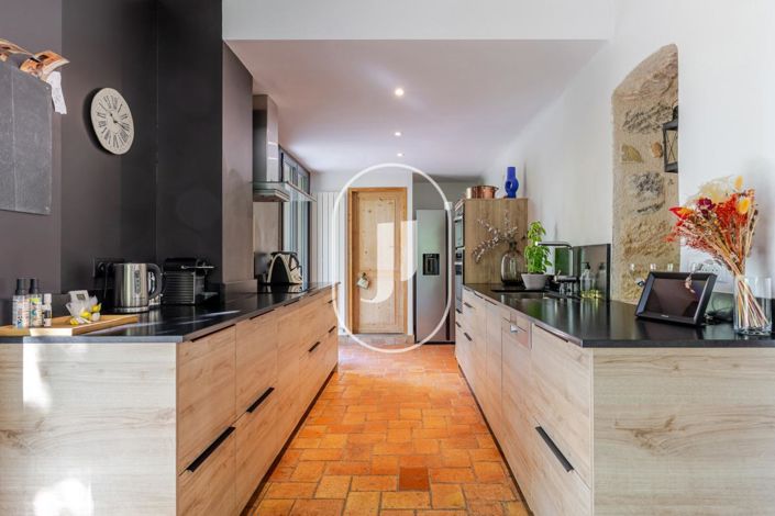 Image No.5-5 Bed House for sale