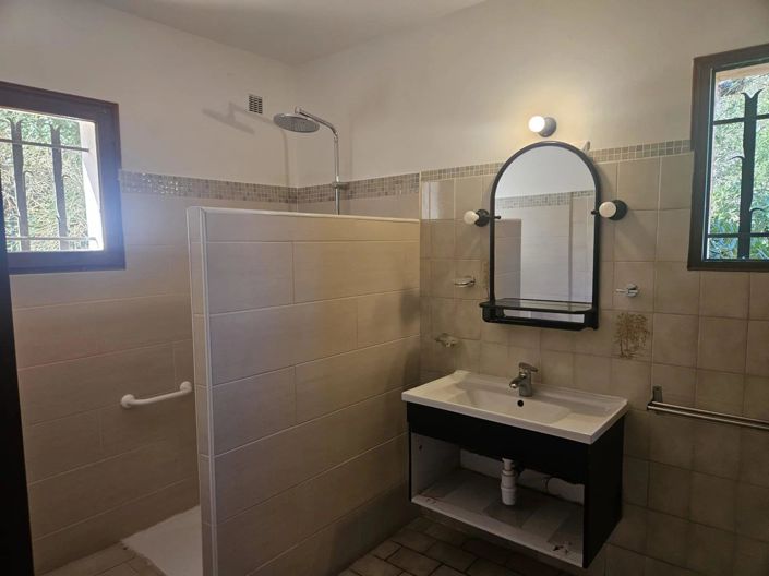 Image No.5-6 Bed House for sale