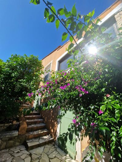 Image No.9-6 Bed House for sale