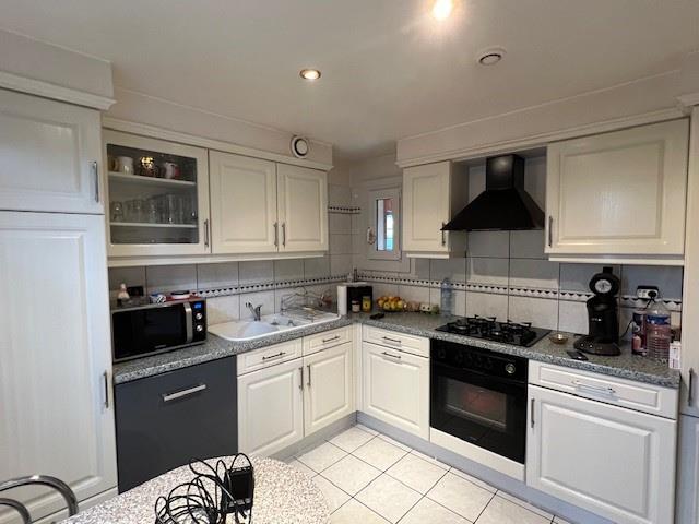 Image No.3-4 Bed House for sale