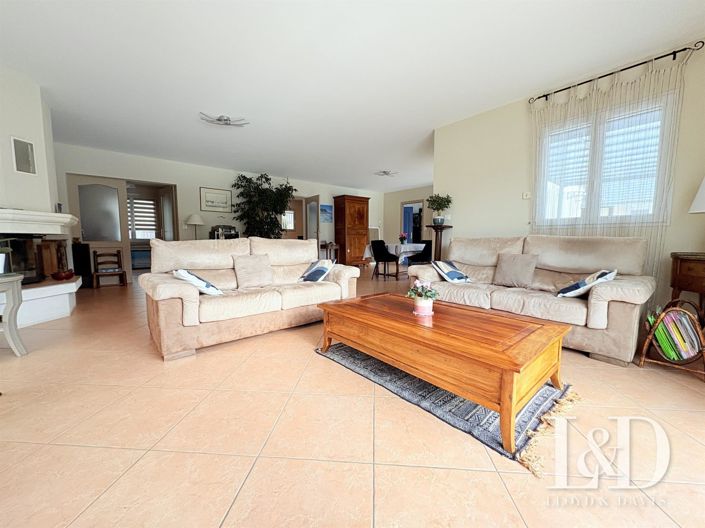 Image No.1-6 Bed House for sale
