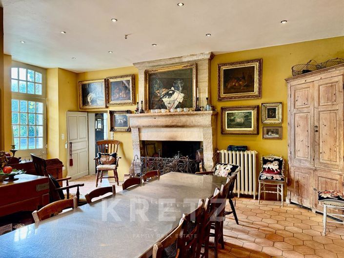 Image No.10-9 Bed Property for sale