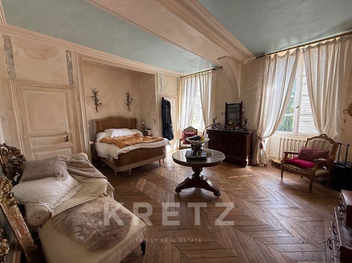 Image No.13-9 Bed Property for sale