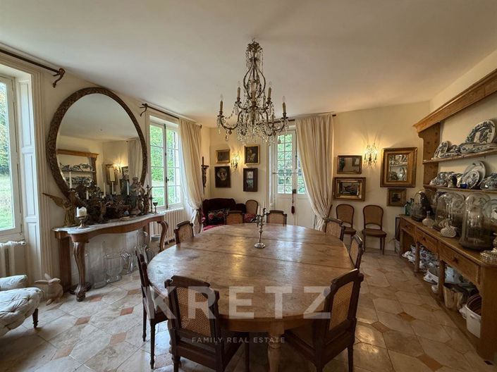 Image No.9-9 Bed Property for sale