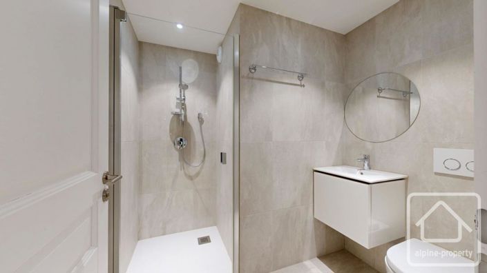 Image No.44-5 Bed Property for sale