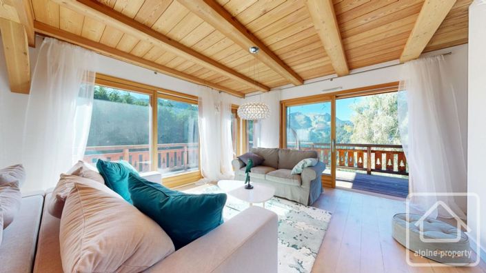 Image No.9-5 Bed Property for sale