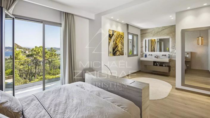 Image No.6-4 Bed House for sale