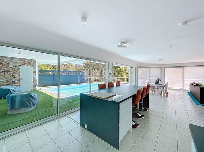 Image No.3-4 Bed House for sale