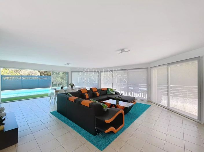 Image No.4-4 Bed House for sale