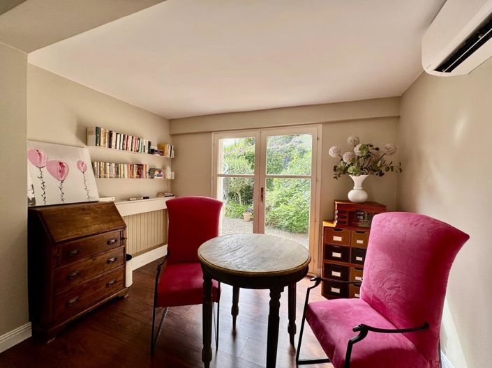 Image No.6-5 Bed House for sale