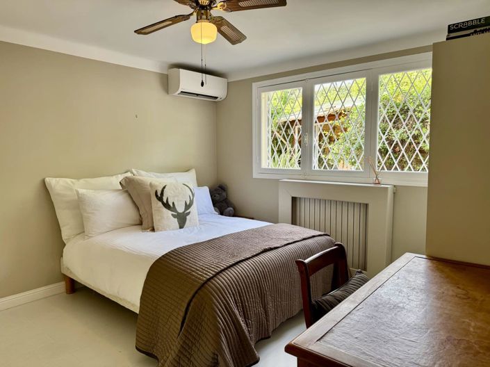 Image No.7-5 Bed House for sale