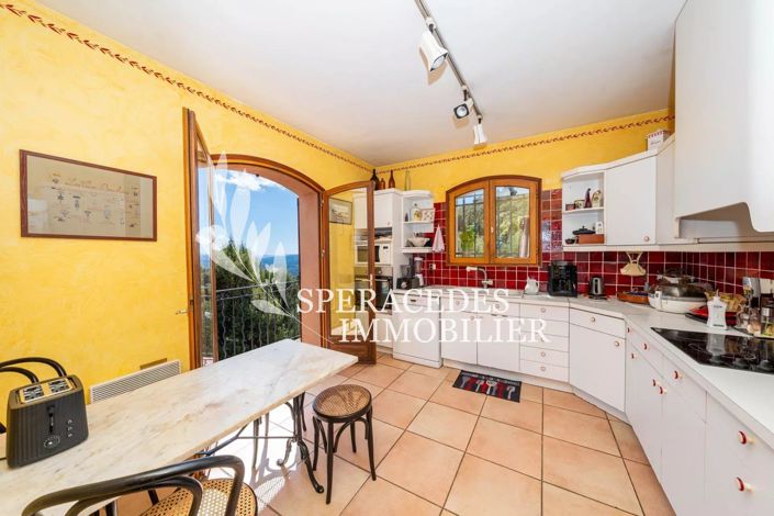 Image No.8-4 Bed House for sale