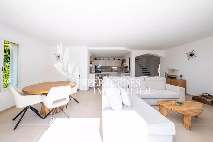 Image No.8-3 Bed House for sale