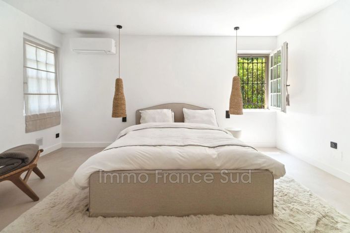 Image No.17-5 Bed House for sale