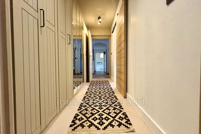 Image No.18-5 Bed House for sale