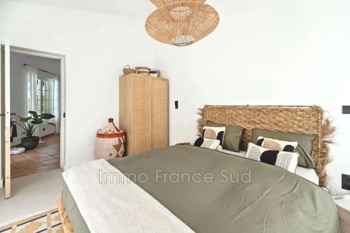 Image No.18-5 Bed House for sale