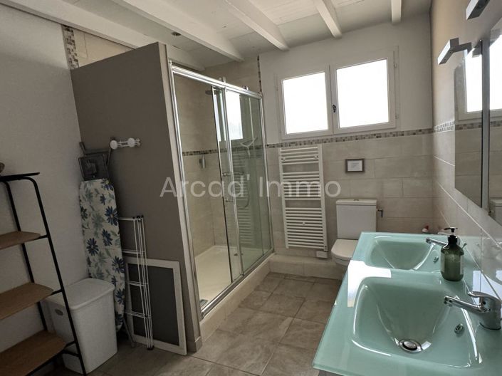 Image No.8-3 Bed House for sale