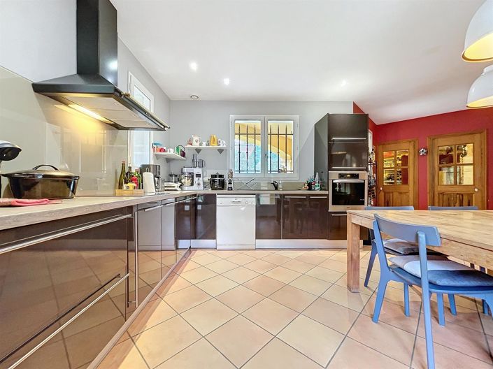 Image No.6-4 Bed House for sale