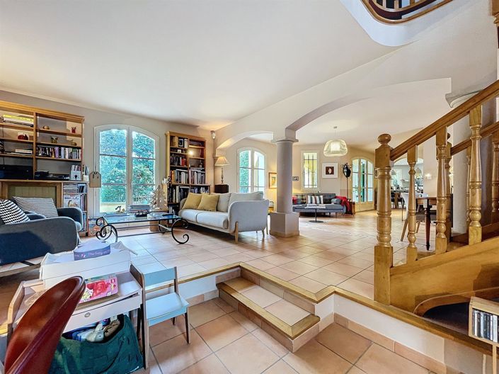 Image No.8-4 Bed House for sale