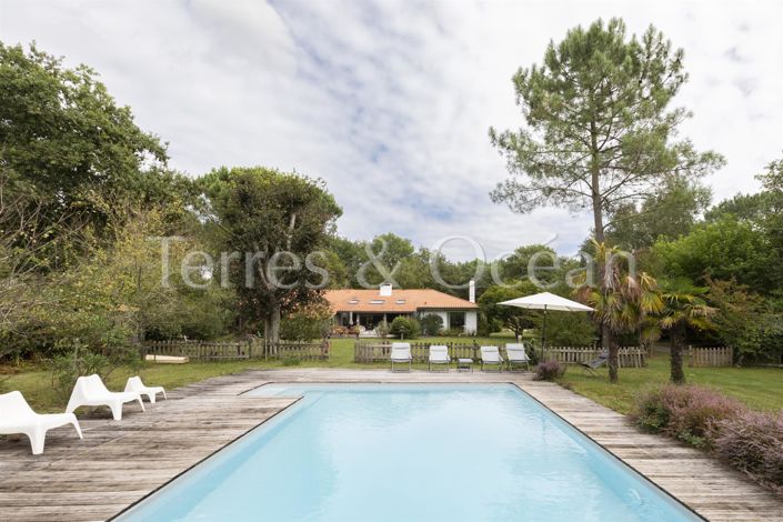 Image No.1-6 Bed House for sale